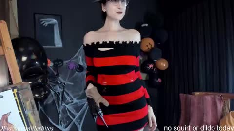 Nina   online show from October 2025 04:03:02 PM