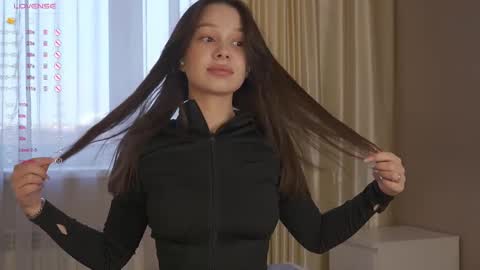 Nicole online show from December 2025 05:56:01 AM