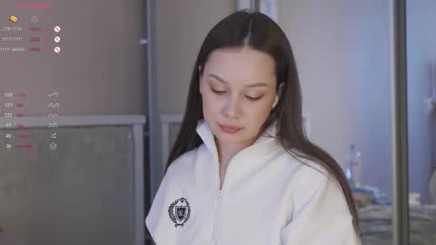 Snapshot of chillgirlll chatting on March 2026 05:44:01 AM Nicole online show from March 2026 05:44:01 AM