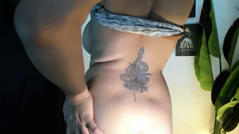 Snapshot of chixies_ladies chatting on April 2026 01:26:01 AM chixies_ladies online show from April 2026 01:26:01 AM