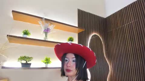 C H L O E  online show from December 2025 11:30:02 AM