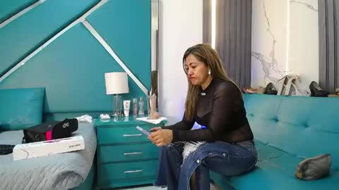 Chloe  online show from April 2026 12:43:01 PM