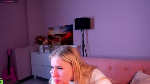 Snapshot of chloe_alba chatting on April 2026 02:53:01 AM Chloe online show from April 2026 02:53:01 AM