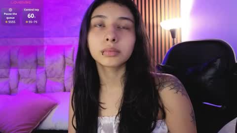 chloe_bluee_ online show from April 2026 11:03:02 AM