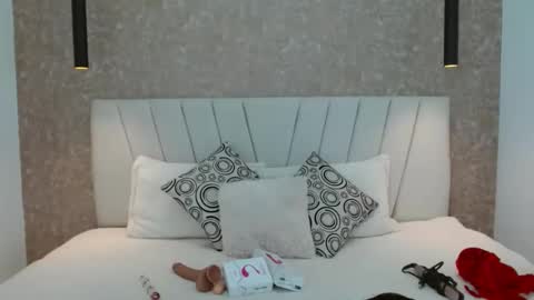 Abby 19 years online show from February 2025 05:15:01 PM