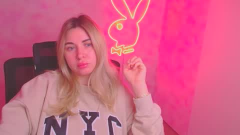 Chloe online show from November 2025 06:46:02 AM