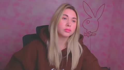 Chloe online show from November 2025 06:25:02 AM