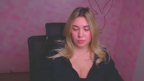 Chloe online show from November 2025 12:19:02 PM