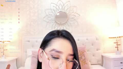 Snapshot of chloe_ember_ chatting on November 2025 11:35:01 AM Sara online show from November 2025 11:35:01 AM