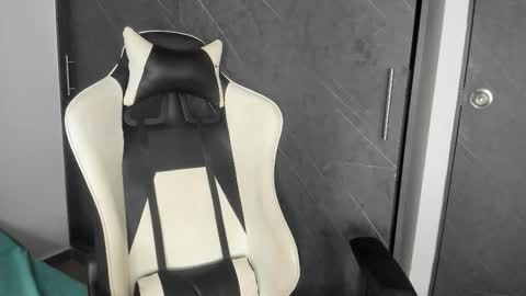 Snapshot of chloe_evans21 chatting on October 2025 10:17:02 PM chloe online show from October 2025 10:17:02 PM