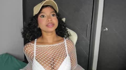 Snapshot of chloe_evans21 chatting on January 2026 01:32:01 AM chloe online show from January 2026 01:32:01 AM