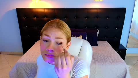 CHLOE online show from December 2024 08:50:01 PM