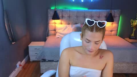 CHLOE online show from January 2025 09:36:02 PM