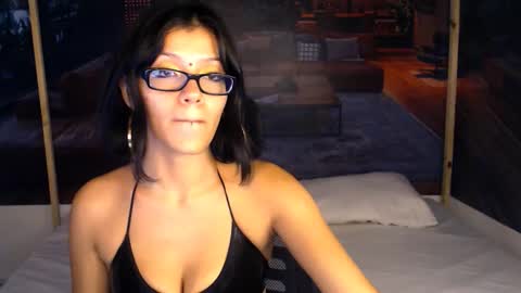Chloe online show from October 2025 07:03:01 PM