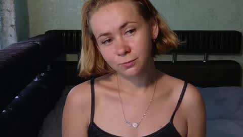 Snapshot of chloe_roo chatting on June 2026 07:31:02 AM Mila online show from June 2026 07:31:02 AM