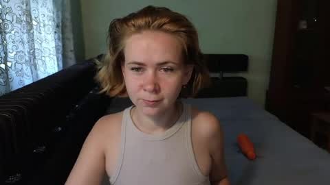 Snapshot of chloe_roo chatting on July 2026 06:31:01 AM Mila online show from July 2026 06:31:01 AM