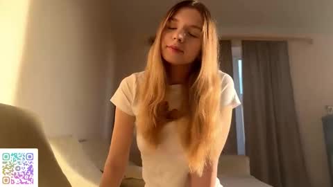 Snapshot of chloe_show chatting on November 2025 12:59:03 PM hloe online show from November 2025 12:59:03 PM