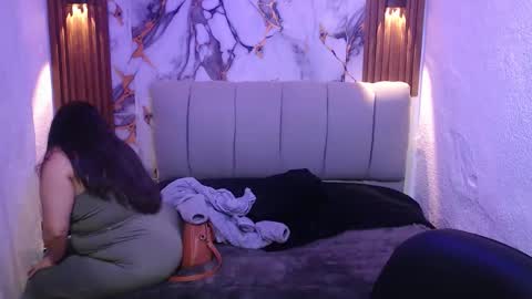 chloe_smith5 online show from November 2025 01:22:01 PM