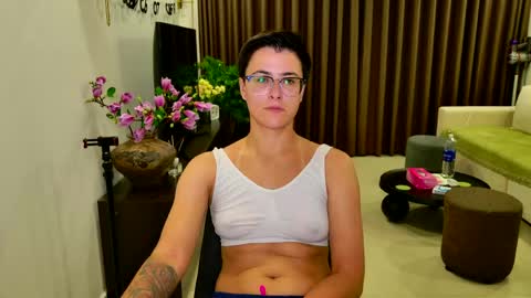 Snapshot of chloe_x_ chatting on May 2026 06:09:01 PM Eva and Sandra online show from May 2026 06:09:01 PM