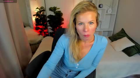 Snapshot of chloeblurr chatting on June 2026 06:56:01 PM Julia online show from June 2026 06:56:01 PM