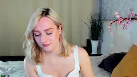 Chloe Deccker online show from June 2026 01:05:01 AM