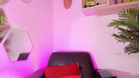 Chloe  online show from March 2025 08:00:01 PM