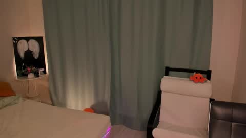 Chloe online show from November 2025 12:34:01 PM