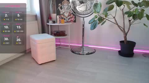 Chloe online show from November 2025 09:43:01 AM