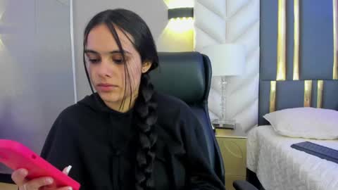 Snapshot of chloeharper_ chatting on May 2026 11:51:02 AM Chloe Harper online show from May 2026 11:51:02 AM