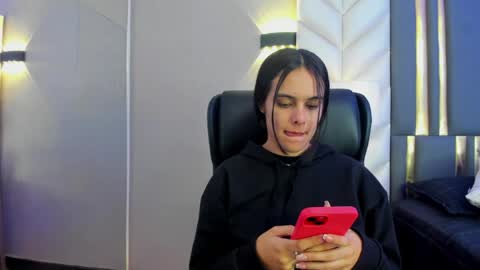 Snapshot of chloeharper_ chatting on May 2026 11:50:01 AM Chloe Harper online show from May 2026 11:50:01 AM