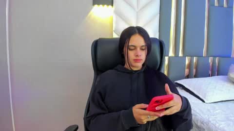 Snapshot of chloeharper_ chatting on May 2026 11:39:01 AM Chloe Harper online show from May 2026 11:39:01 AM