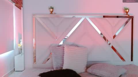 Chloe online show from September 2025 02:00:01 PM