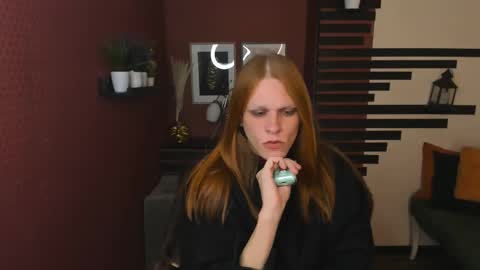 Chloe online show from December 2025 12:58:01 PM