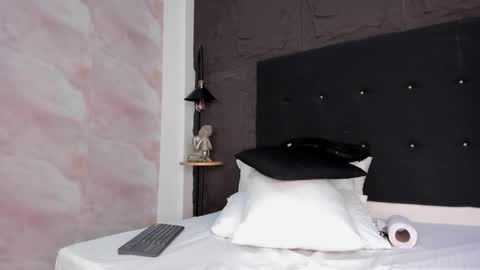 Chloe Scott online show from November 2025 01:29:02 PM