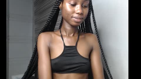 choco_petitqueen online show from November 2025 04:00:01 AM