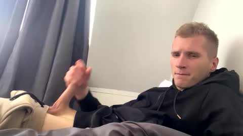 Snapshot of chosentwink chatting on April 2026 12:28:02 PM Johnny online show from April 2026 12:28:02 PM