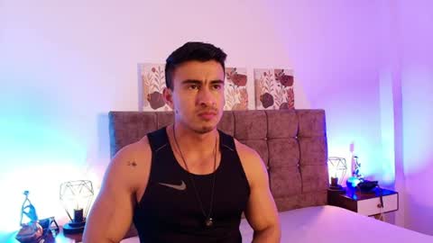 chris_clarck online show from June 2026 07:33:01 PM