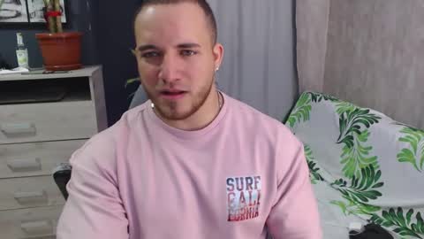 Snapshot of chris_huntter chatting on February 2025 08:11:02 PM chris_huntter online show from February 2025 08:11:02 PM