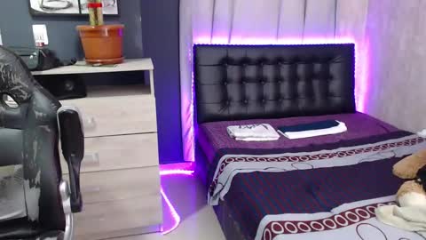 Snapshot of chris_huntter chatting on March 2025 08:33:02 PM chris_huntter online show from March 2025 08:33:02 PM