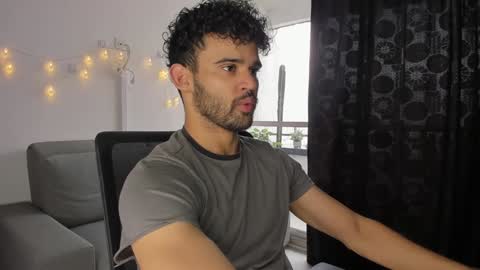 Im Chirs IM MODEL INDEPENDT online show from January 2025 07:28:02 PM