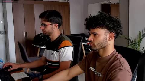 Im Chirs IM MODEL INDEPENDT online show from February 2025 04:47:01 PM