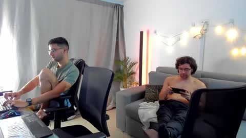 Im Chirs IM MODEL INDEPENDT online show from March 2025 04:19:01 AM