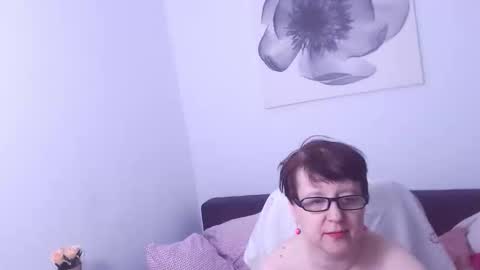 Christa online show from September 2025 06:41:02 PM