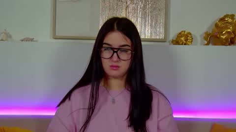 Christina online show from November 2025 06:30:02 PM