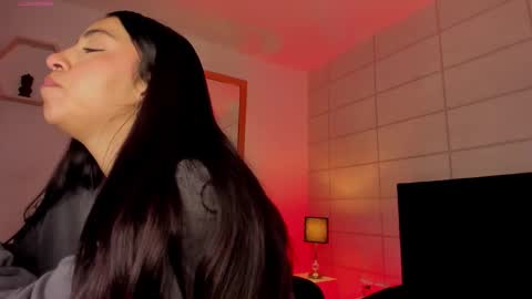 Christine  online show from September 2025 12:06:01 PM