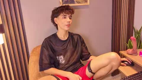Snapshot of christopher_robin4 chatting on August 2026 01:42:01 PM Chris online show from August 2026 01:42:01 PM