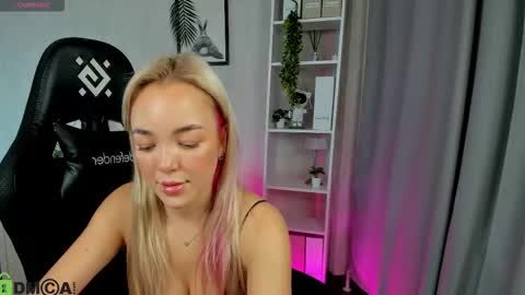 hristy3 online show from November 2025 12:49:02 AM