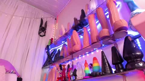 Snapshot of christymilk1 chatting on December 2024 02:06:02 AM christy online show from December 2024 02:06:02 AM