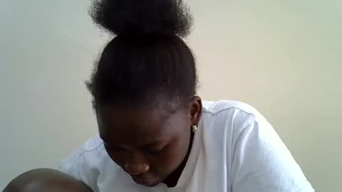 Snapshot of chubby_queenie07 chatting on June 2026 12:33:01 PM DivaDee online show from June 2026 12:33:01 PM
