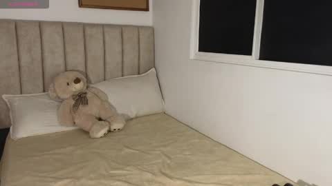 Mia online show from March 2026 05:34:01 AM